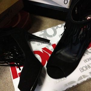 Peep toe heel with fringe